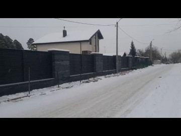 Забор-жалюзи зимой (ламель гамма, двухсторонний окрас, серый графит)